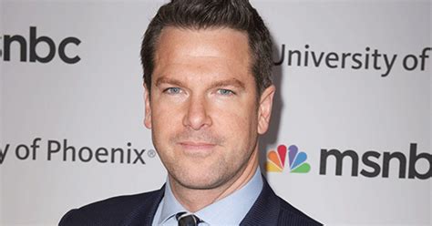 Thomas Roberts, the First NBC Nightly News Anchor Whose。